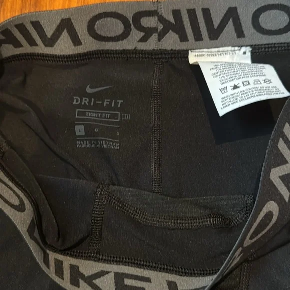 Nike Pro Big Kids' (Boys') Dri-FIT 3/4-Length Tights
Size: L - Picture 2 of 6